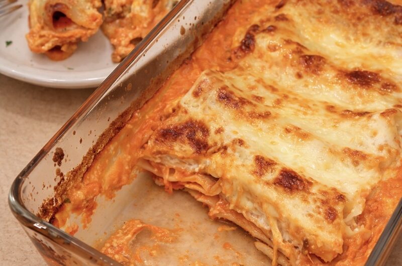 Cannelloni mit Hackfleisch und Béchamelsauce aus dem Ofen