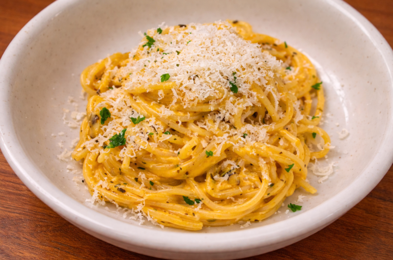 Cremige Paprika Pasta mit Parmesan